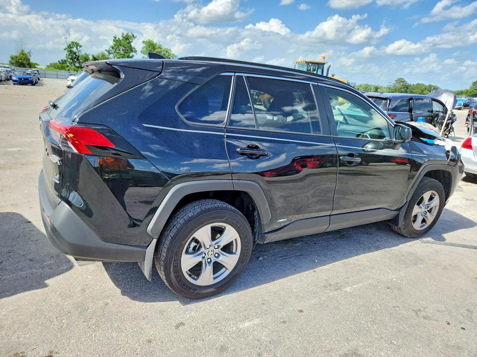 Photo 3 from auction – 2025 TOYOTA RAV4 with VIN JTMLWRFV8SD330161