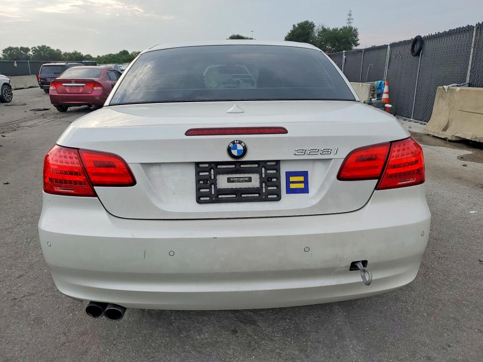 Photo 6 from auction – 2011 BMW 328 with VIN WBADW7C57BE728174