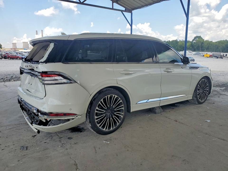 Photo 3 from auction – 2023 LINCOLN AVIATOR with VIN 5LM5J9XC4PGL23176