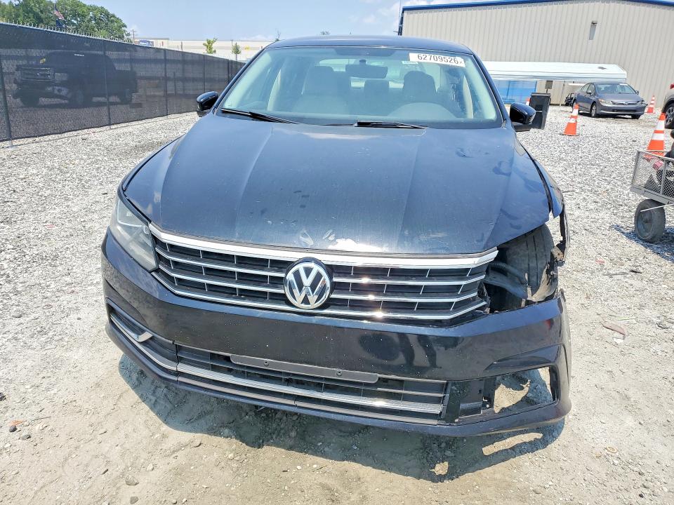 Photo 5 from auction – 2016 VOLKSWAGEN PASSAT with VIN 1VWAS7A31GC029898
