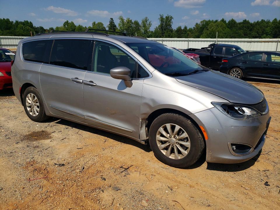 Photo 4 from auction – 2017 CHRYSLER PACIFICA with VIN 2C4RC1BG2HR576575