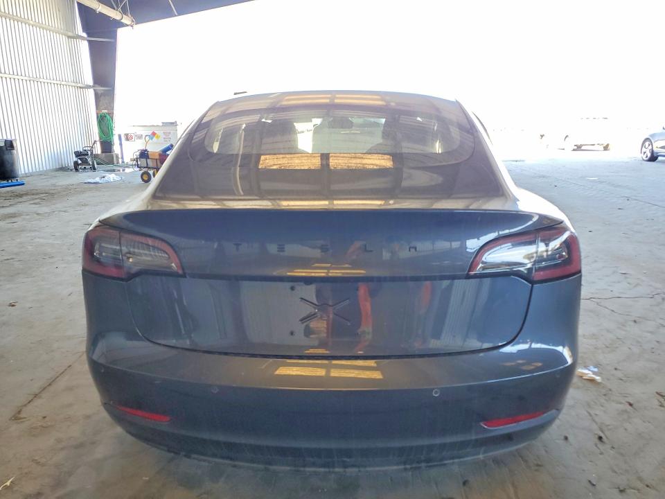 Photo 6 from auction – 2018 TESLA MODEL 3 with VIN 5YJ3E1EA4JF001323