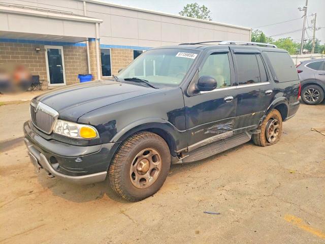 LINCOLN NAVIGATOR 2001 with VIN 5LMFU28A21LJ03890 - Photo from auction