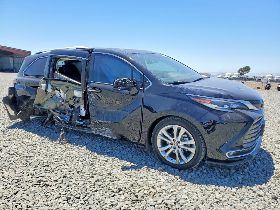 Photo 4 from auction – 2022 TOYOTA SIENNA with VIN 5TDERKEC4NS109768