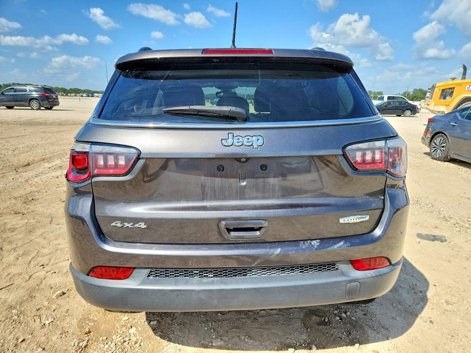 Photo 6 from auction – 2018 JEEP COMPASS with VIN 3C4NJDBBXJT315658