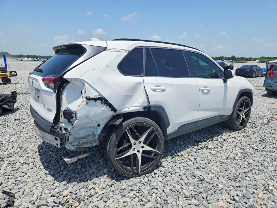 Photo 3 from auction – 2021 TOYOTA RAV4 with VIN 2T3W1RFV5MC104050