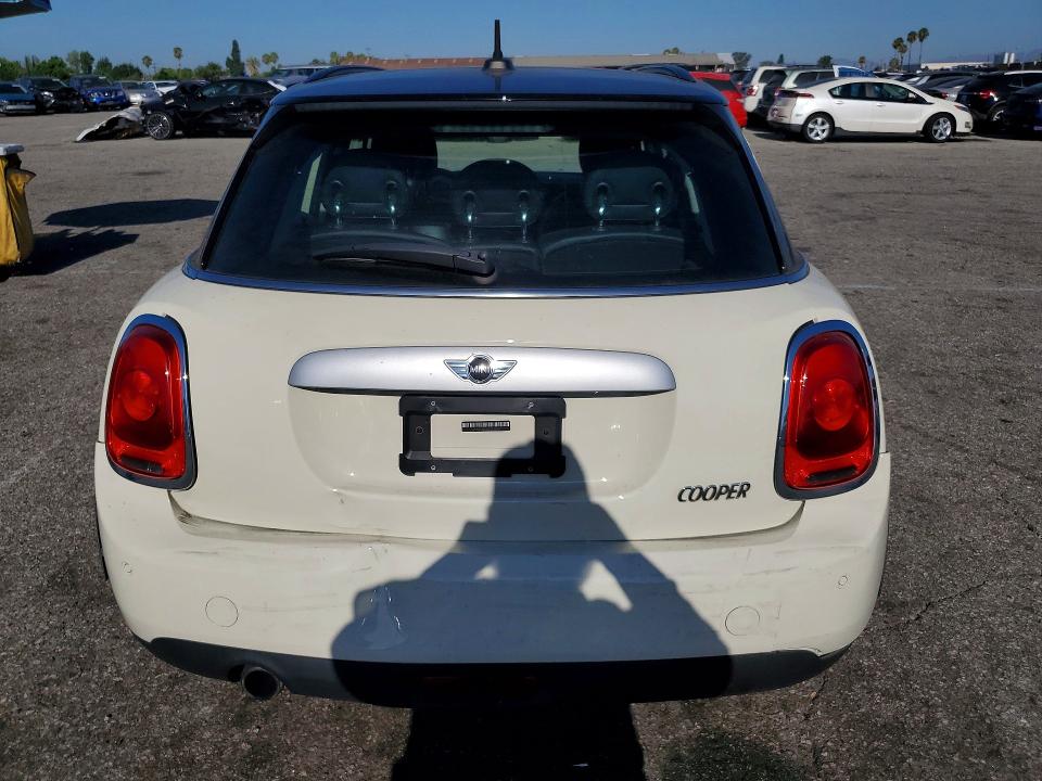 صورة رقم 6 من المزاد - 2015 MINI COOPER مع VIN WMWXS5C57FT834073
