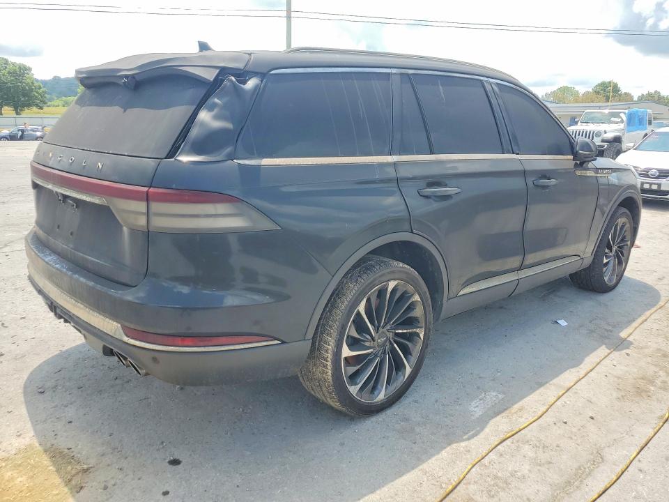 Photo 3 from auction – 2020 LINCOLN AVIATOR with VIN 5LM5J7XC8LGL36883