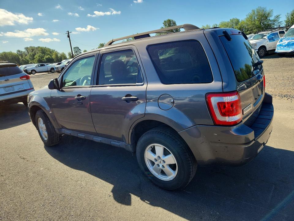 Photo 2 from auction – 2011 FORD ESCAPE with VIN 1FMCU9DG9BKB72799