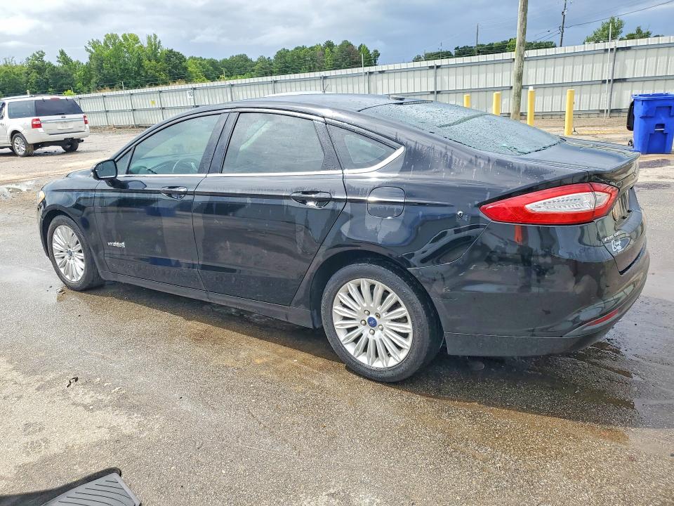 Photo 2 from auction – 2016 FORD FUSION with VIN 3FA6P0LU8GR402708