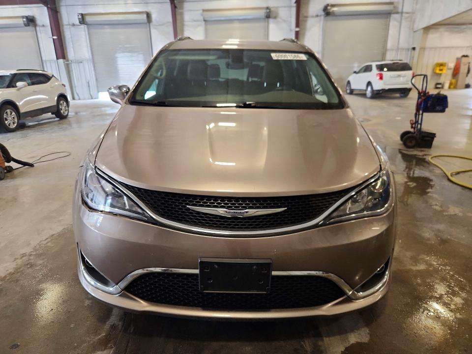 Photo 5 from auction – 2017 CHRYSLER PACIFICA with VIN 2C4RC1GG7HR796691