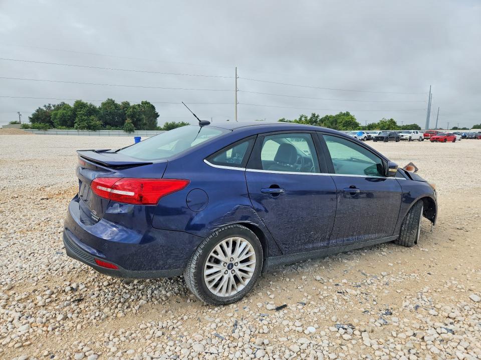 Foto 3 de la subasta – 2016 FORD FOCUS con VIN 1FADP3J21GL296868