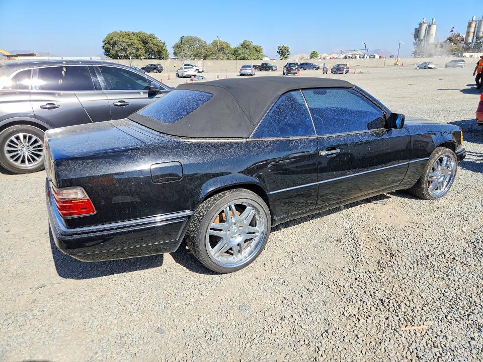 Photo 3 from auction – 1995 MERCEDES-BENZ E with VIN WDBEA66EXSC272970