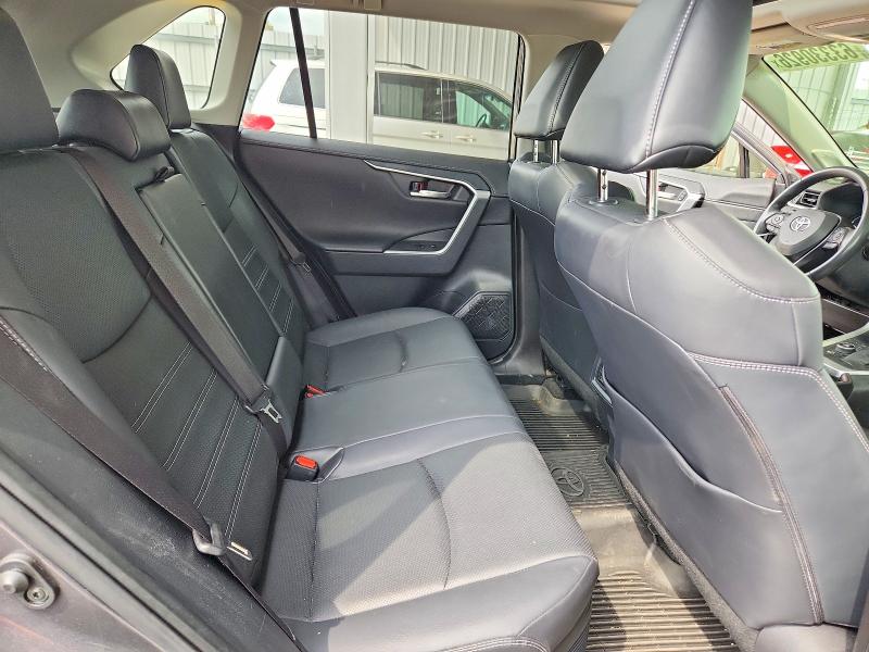 Photo 11 from auction – 2022 TOYOTA RAV4 with VIN JTMD6RFV5ND066941