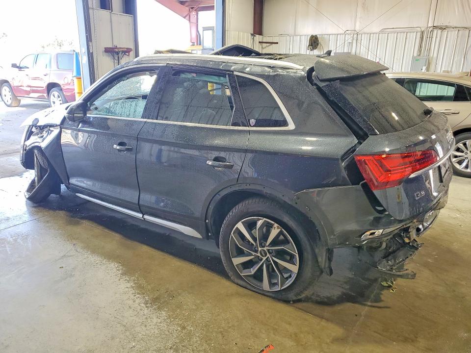 Zdjęcie 2 z aukcji – 2021 AUDI Q5 z VIN WA1CAAFYXM2102228