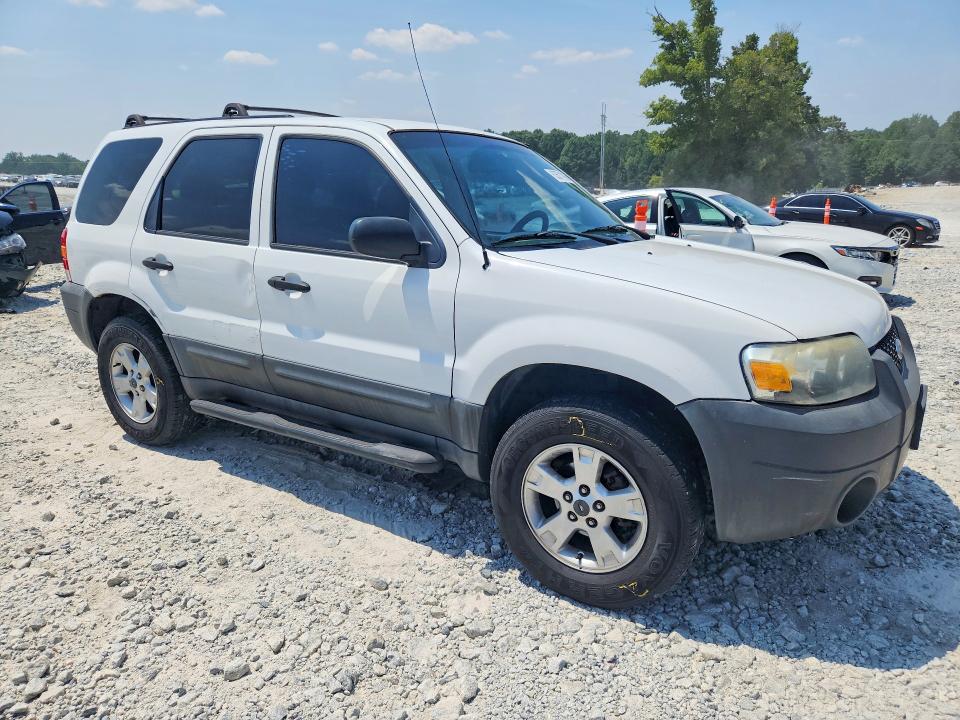 Photo 4 from auction – 2005 FORD ESCAPE with VIN 1FMYU03ZX5KB87143