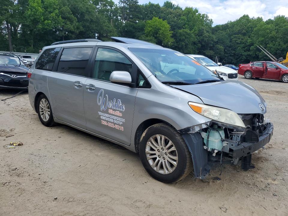 Photo 4 from auction – 2017 TOYOTA SIENNA with VIN 5TDYZ3DC9HS825543