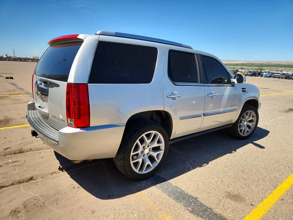 Photo 3 from auction – 2010 CADILLAC ESCALADE with VIN 1GYUKCEF8AR155221