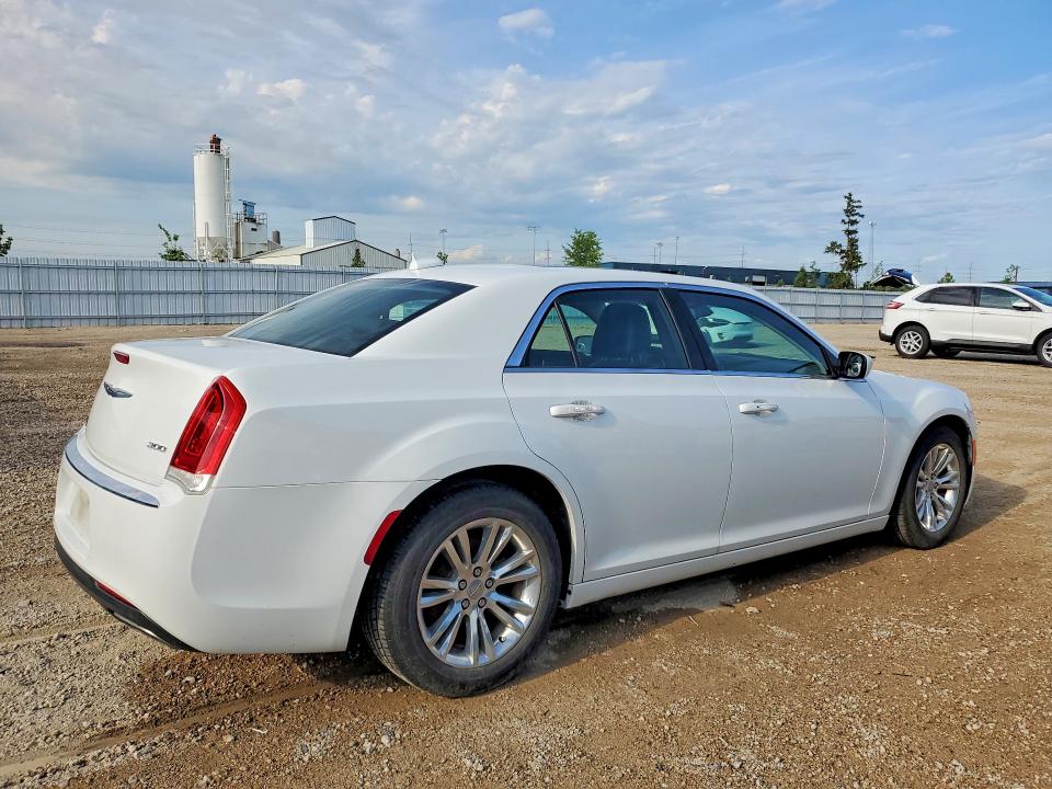 Photo 3 from auction – 2016 CHRYSLER 300 with VIN 2C3CCAAG8GH343686