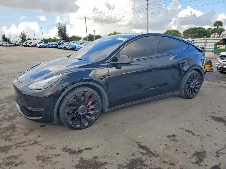 TESLA MODEL Y 2022 with VIN 7SAYGDEF4NF469042 - Photo from auction