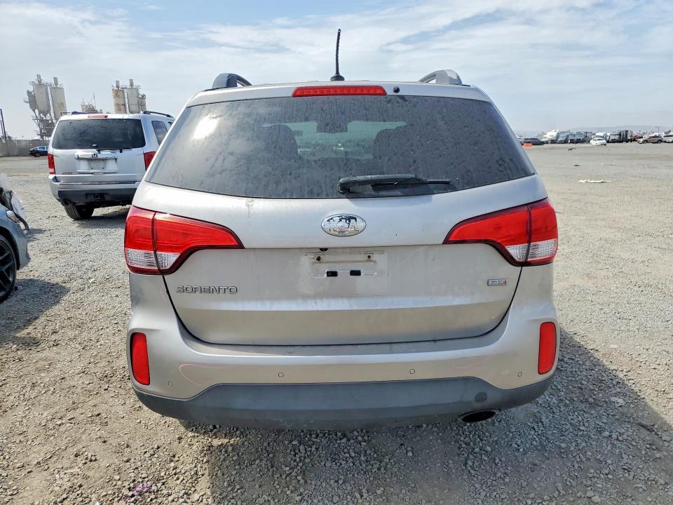 Photo 6 from auction – 2015 KIA SORENTO with VIN 5XYKTDA60FG557925