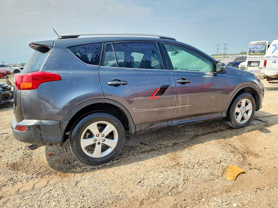 Photo 3 from auction – 2014 TOYOTA RAV4 with VIN JTMRFREV5ED091071