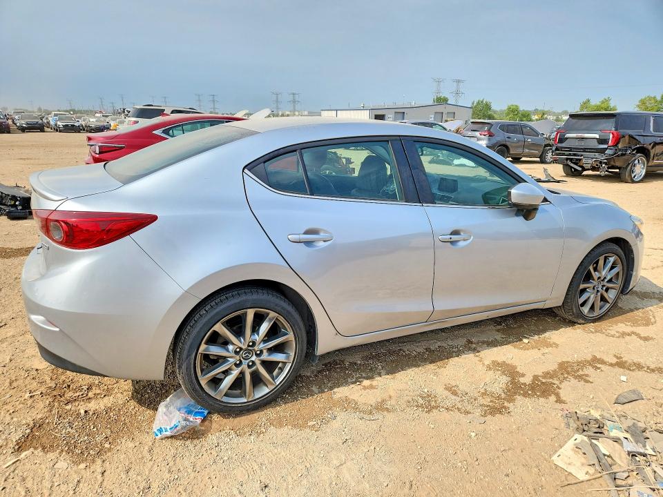 Photo 3 from auction – 2018 MAZDA 3 with VIN 3MZBN1V36JM209810