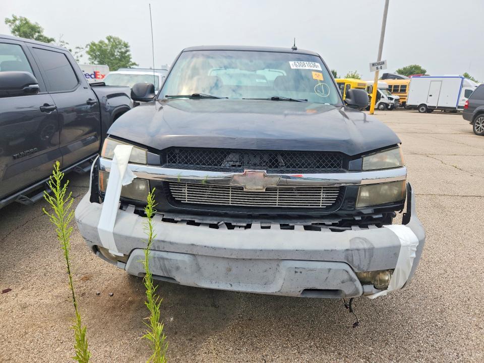 Photo 5 from auction – 2002 CHEVROLET AVALANCHE with VIN 3GNEC13T82G354458