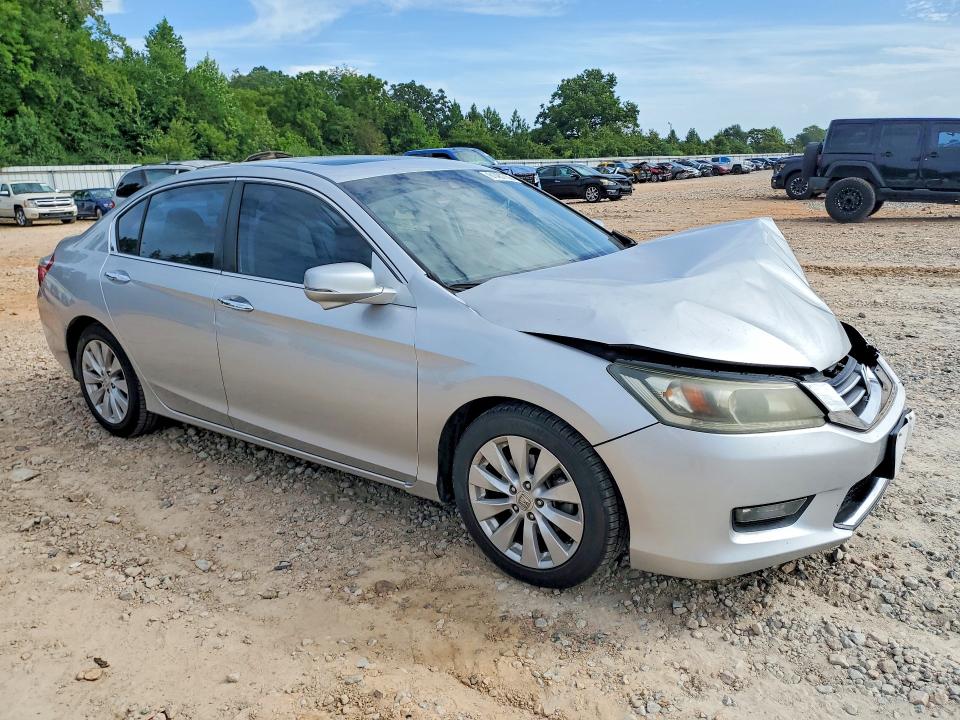 Photo 4 from auction – 2015 HONDA ACCORD with VIN 1HGCR2F8XFA120985