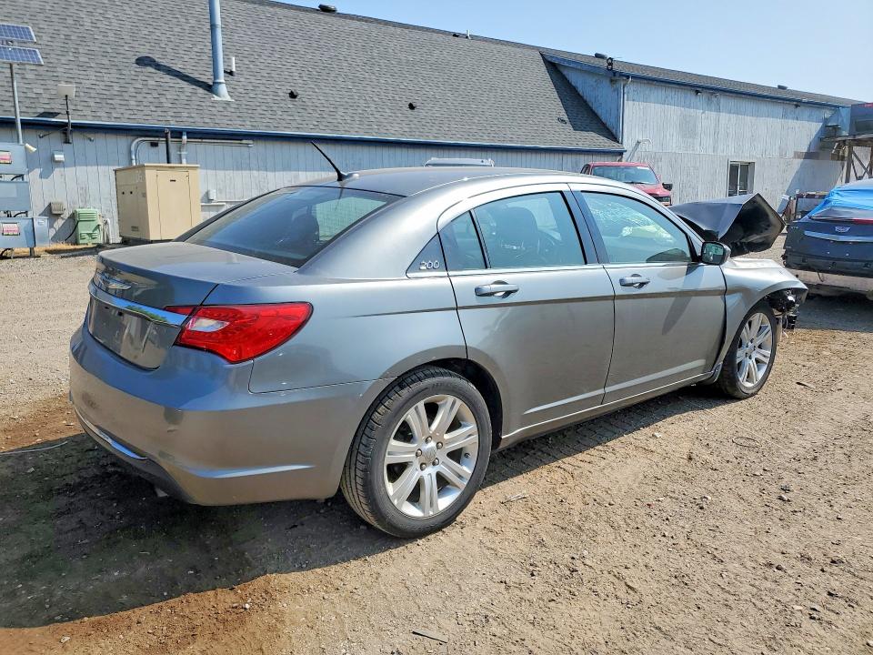 Photo 3 from auction – 2013 CHRYSLER 200 with VIN 1C3CCBAB2DN640661