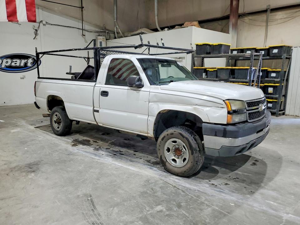 Photo 4 from auction – 2006 CHEVROLET SILVERADO with VIN 1GCHC24UX6E153452