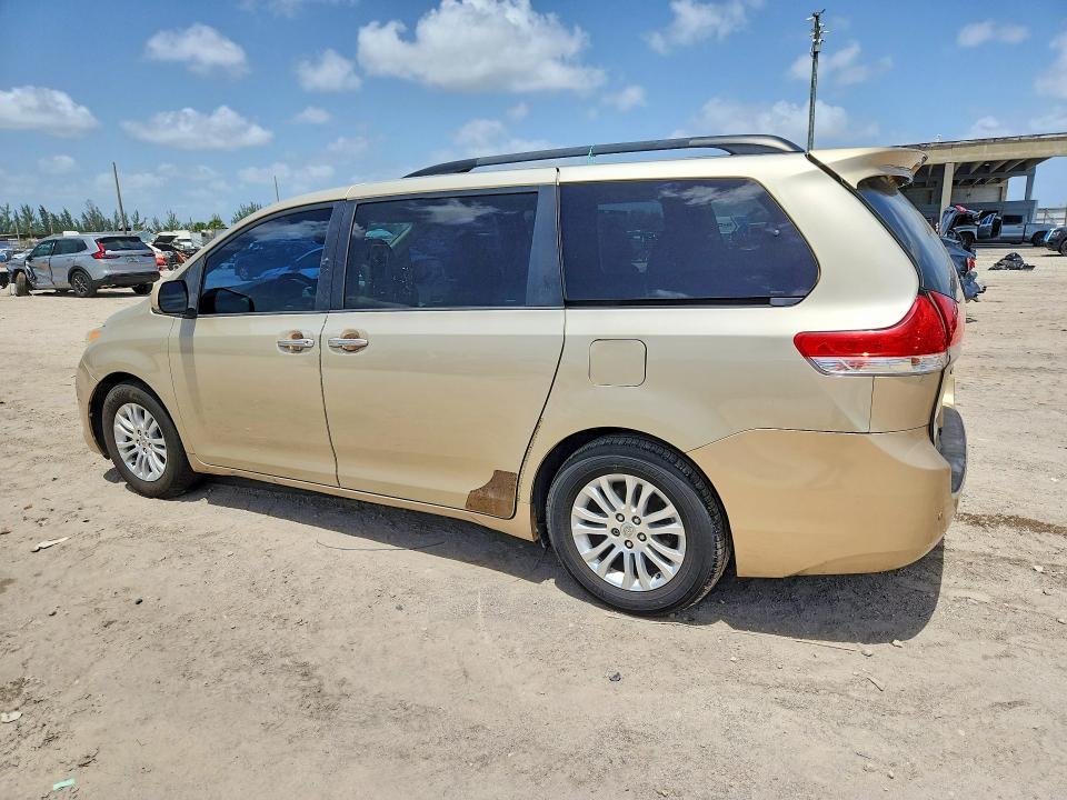 Photo 2 from auction – 2014 TOYOTA SIENNA with VIN 5TDYK3DC7ES456102