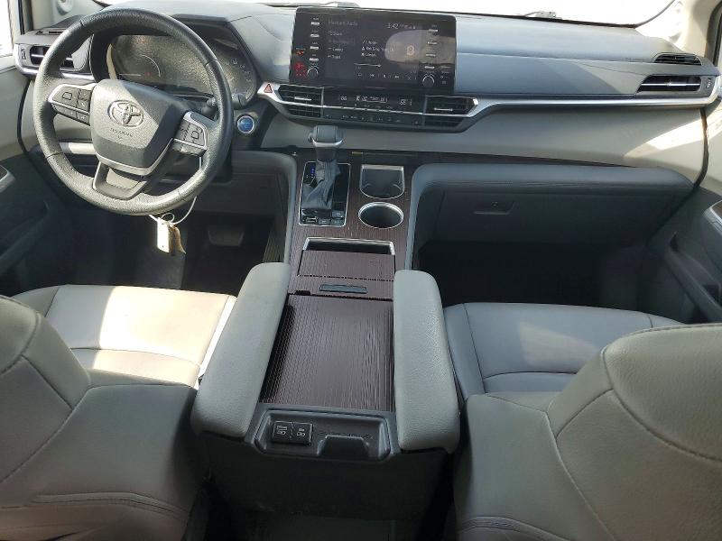 Photo 8 from auction – 2021 TOYOTA SIENNA with VIN 5TDJRKEC7MS023643