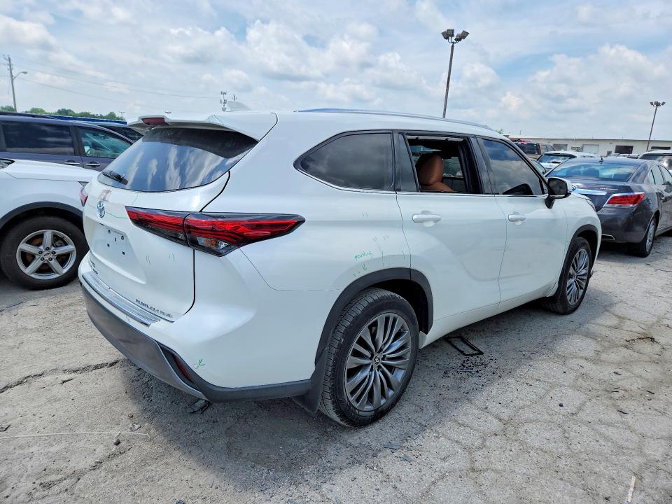 Photo 3 from auction – 2021 TOYOTA HIGHLANDER with VIN 5TDFZRBH3MS135743