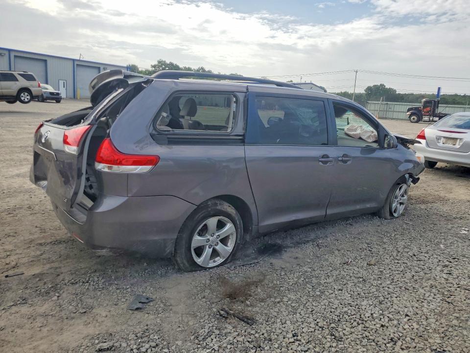 Photo 3 from auction – 2013 TOYOTA SIENNA with VIN 5TDKK3DC3DS366126