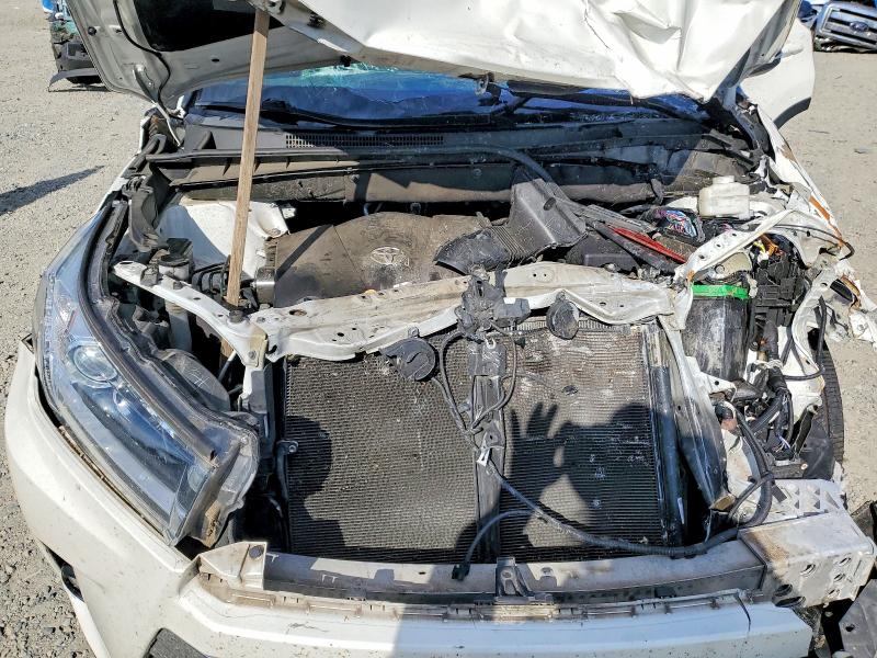 Photo 12 from auction – 2017 TOYOTA HIGHLANDER with VIN 5TDDZRFH0HS476055