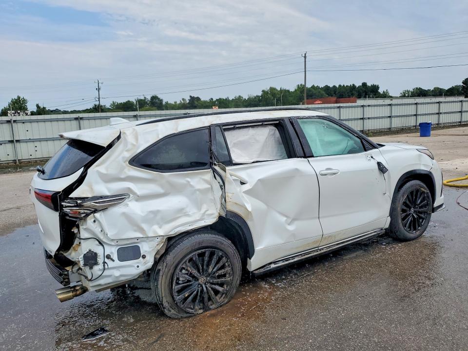 Photo 3 from auction – 2023 TOYOTA HIGHLANDER with VIN 5TDKDRAH6PS030410