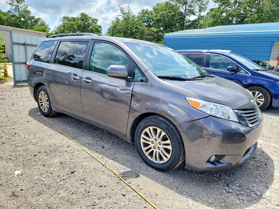 Photo 4 from auction – 2015 TOYOTA SIENNA with VIN 5TDYK3DC3FS556277