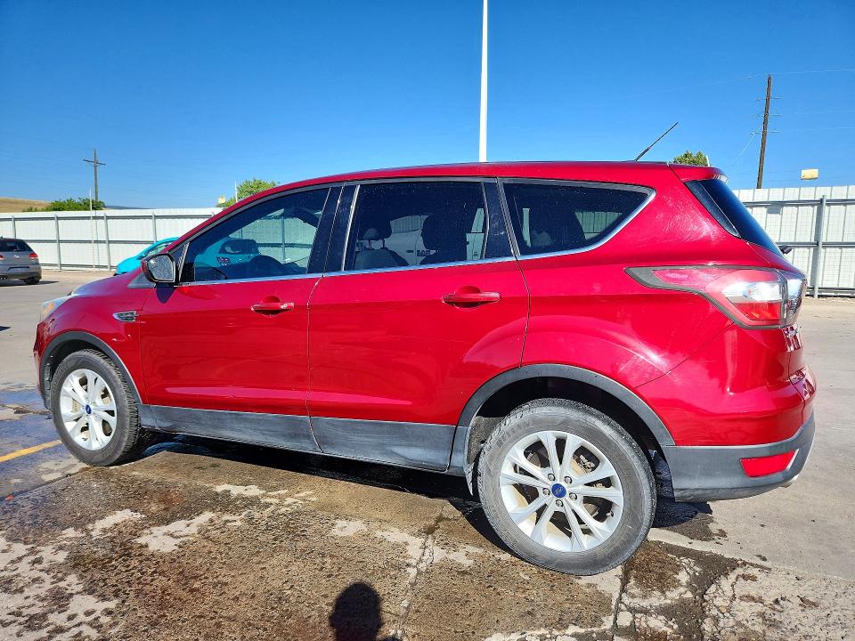 Photo 2 from auction – 2017 FORD ESCAPE with VIN 1FMCU0G99HUB30946