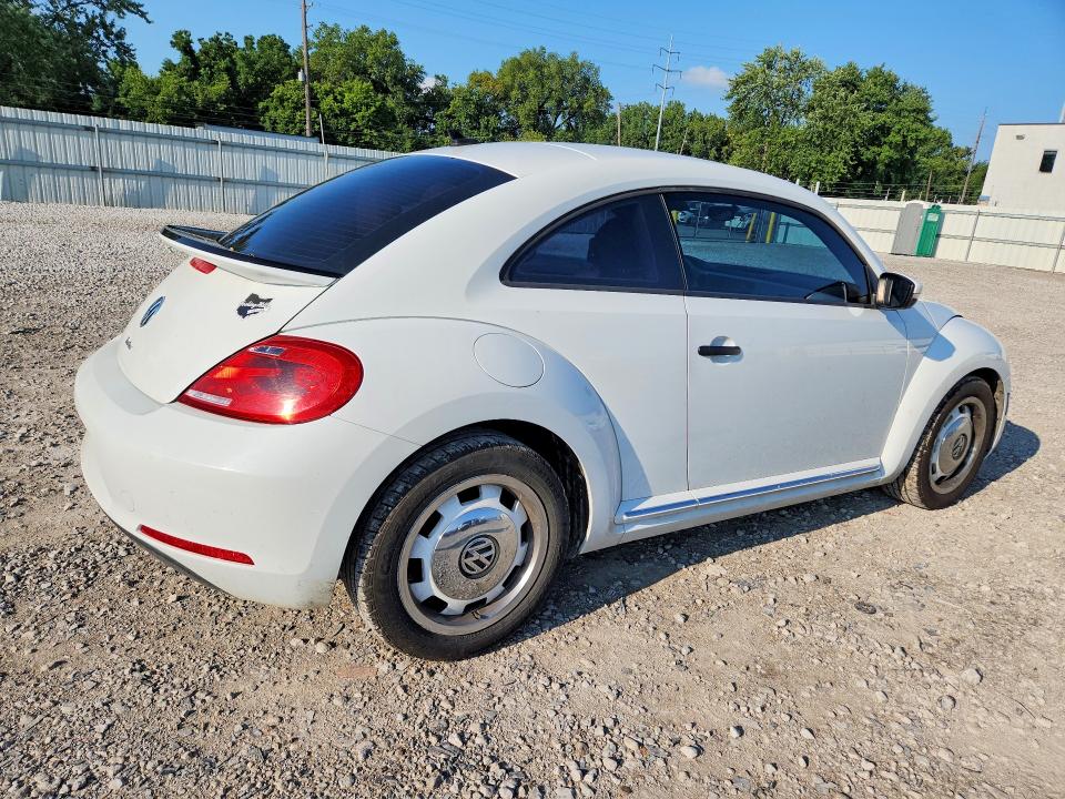 Photo 3 from auction – 2016 VOLKSWAGEN BEETLE with VIN 3VWF17AT0GM633143