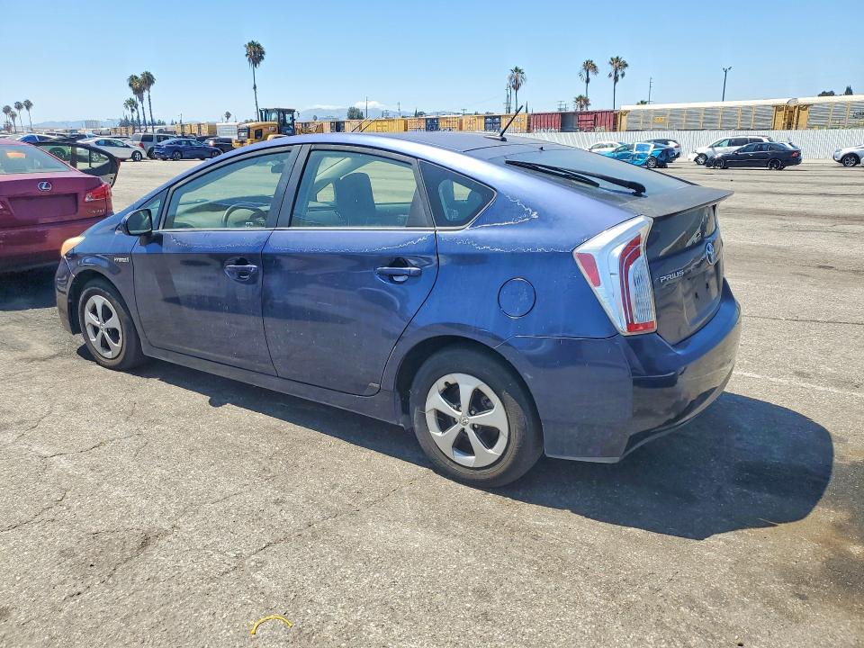 Photo 2 from auction – 2013 TOYOTA PRIUS with VIN JTDKN3DU2D1723499