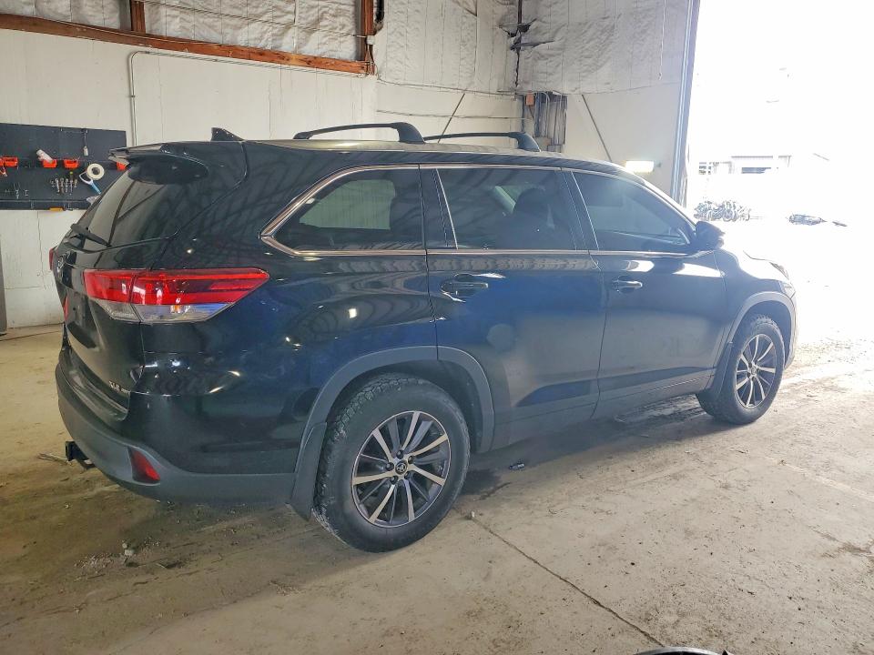 Photo 3 from auction – 2017 TOYOTA HIGHLANDER with VIN 5TDJZRFHXHS518766