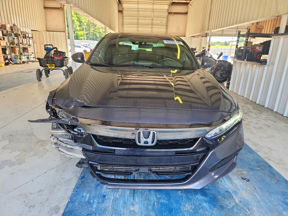 Снимка 5 от търг – 2018 HONDA ACCORD с VIN 1HGCV1F3XJA099297