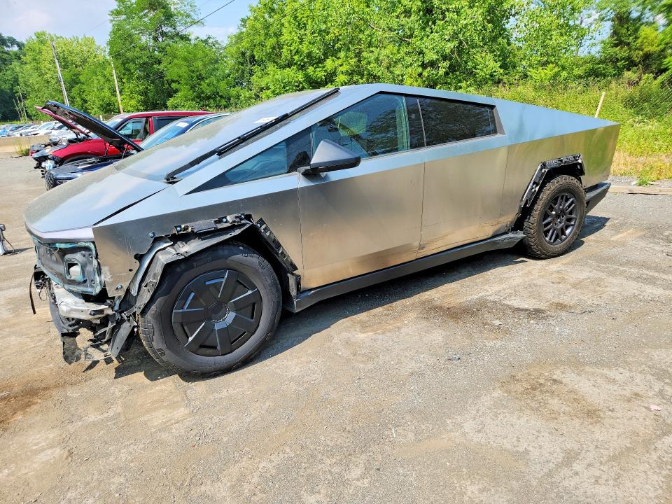 TESLA CYBERTRUCK 2026 with VIN 7G2CEHED0TA090176 - Photo from auction