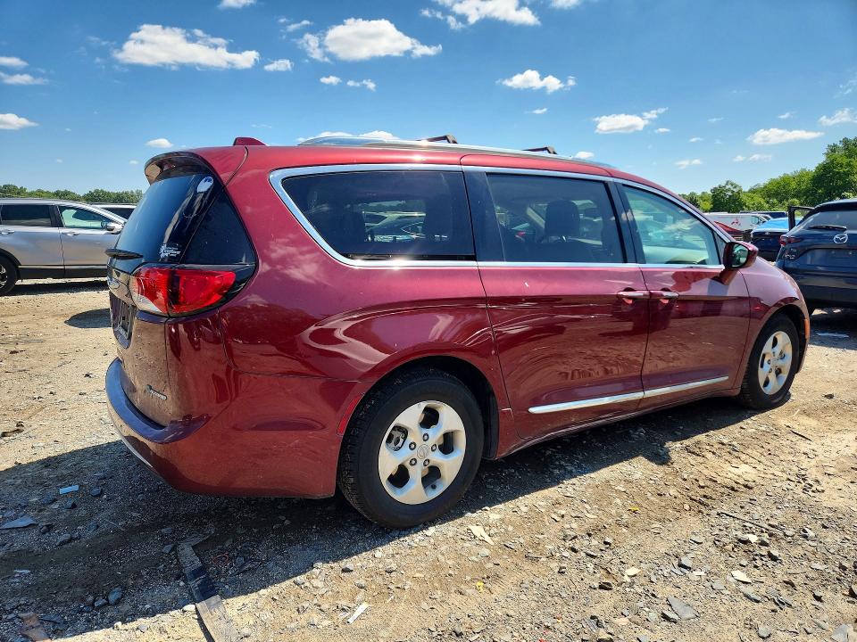 Photo 3 from auction – 2018 CHRYSLER PACIFICA with VIN 2C4RC1L78JR164326