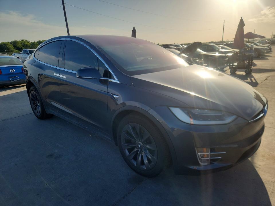 Photo 4 from auction – 2018 TESLA MODEL X with VIN 5YJXCAE25JF117775