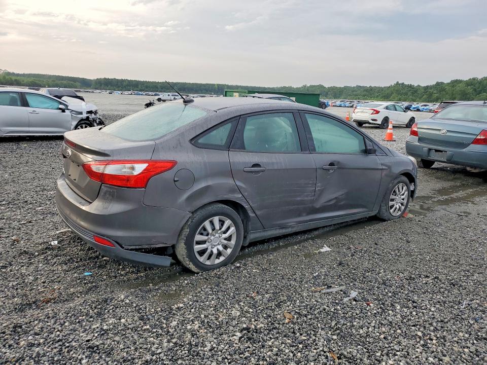 Photo 3 from auction – 2013 FORD FOCUS with VIN 1FADP3E24DL206702
