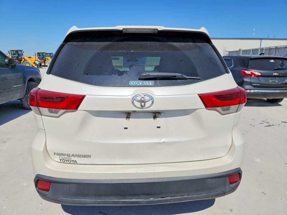 Photo 6 from auction – 2018 TOYOTA HIGHLANDER with VIN 5TDZZRFH1JS250439
