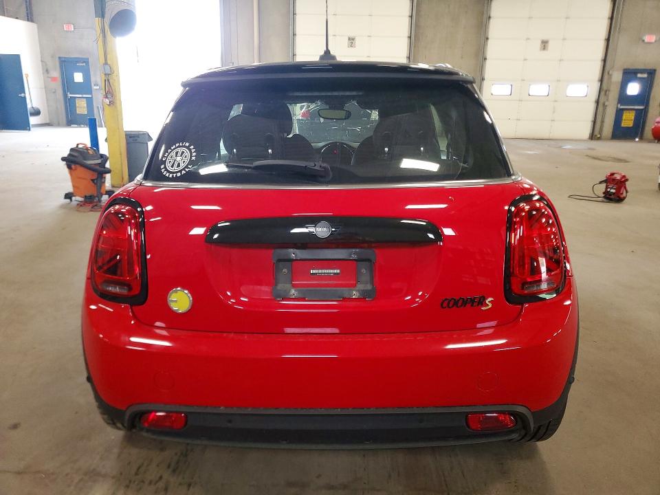 Фото 6 с аукциона – 2023 MINI COOPER с VIN WMW13DJ0XP2T82180