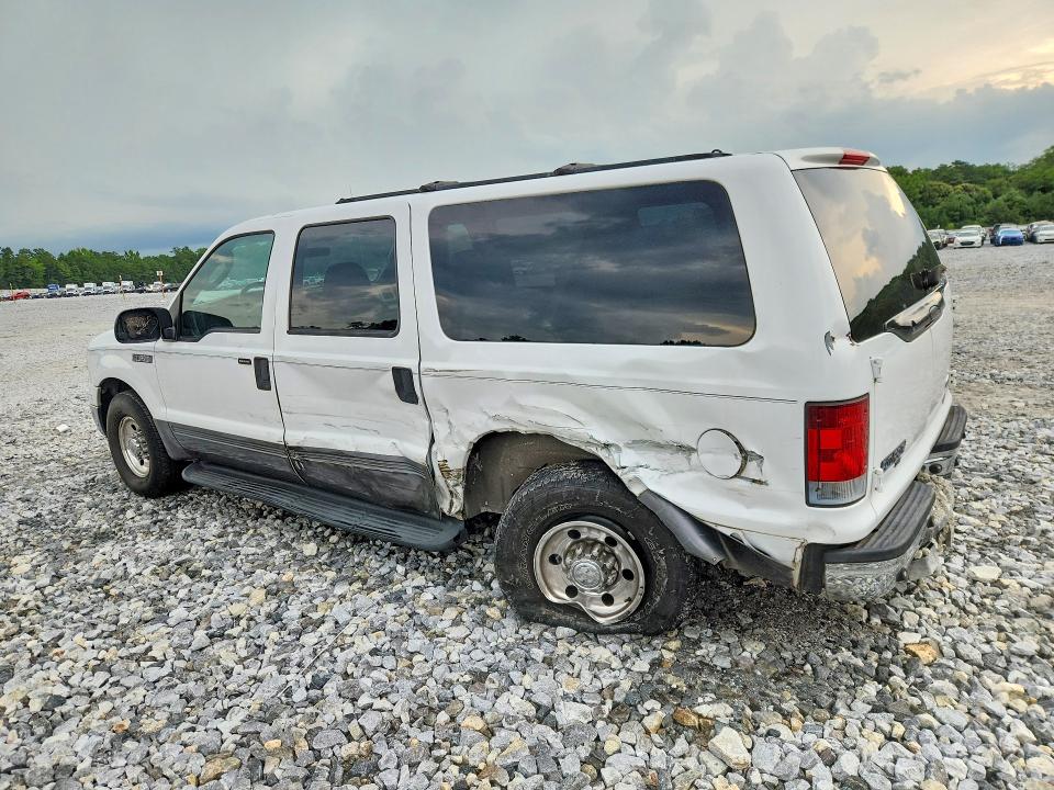 Photo 2 from auction – 2005 FORD EXCURSION with VIN 1FMNU40S05EB81738